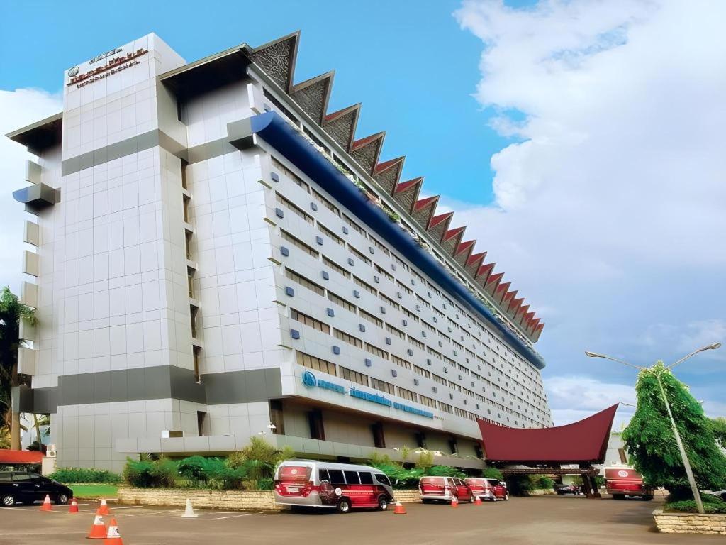 Danau Toba Hotel International Medan Dış mekan fotoğraf