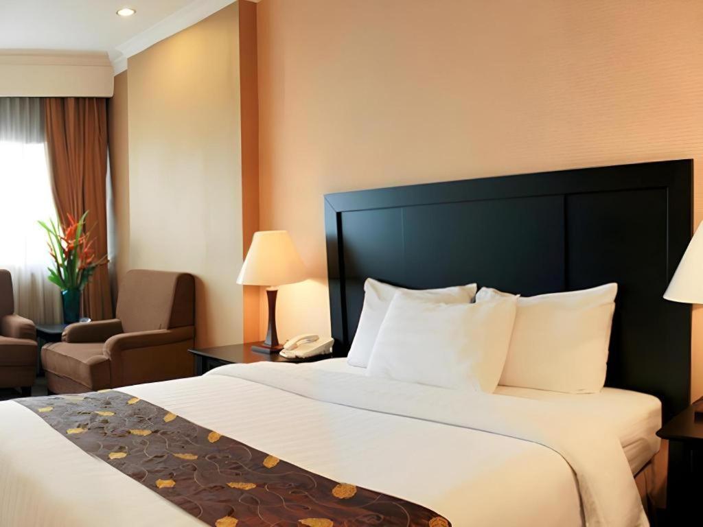 Danau Toba Hotel International Medan Dış mekan fotoğraf