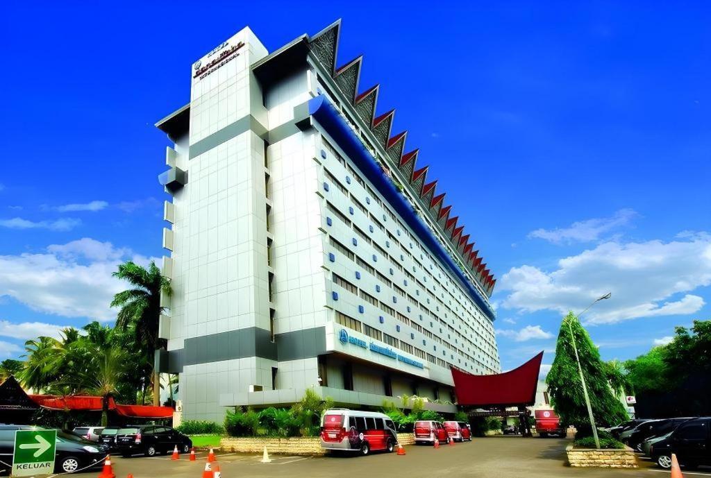 Danau Toba Hotel International Medan Dış mekan fotoğraf