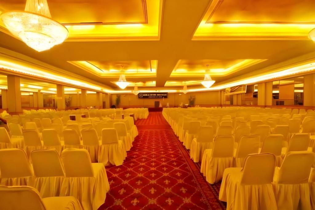 Danau Toba Hotel International Medan Dış mekan fotoğraf